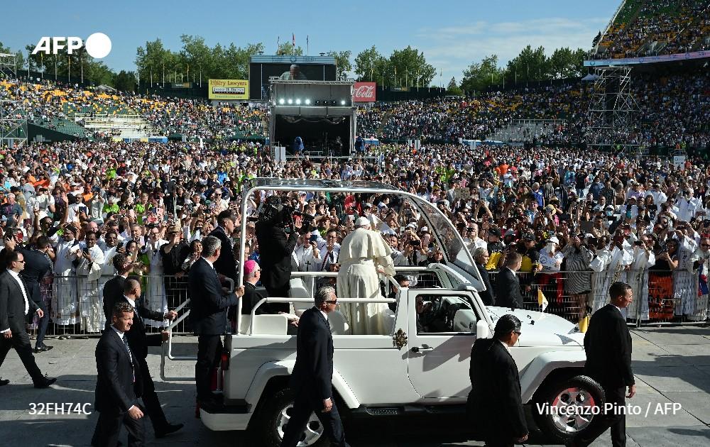 Papa Franjo na misi - Avaz