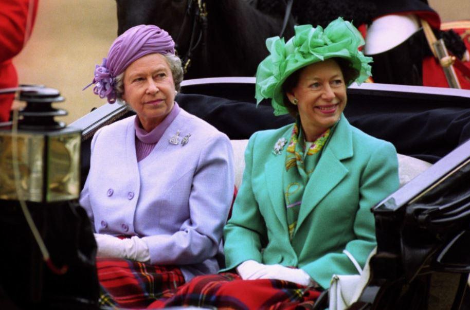 Kraljica Elizabeta sa sestrom  Margaret Rouz - Avaz