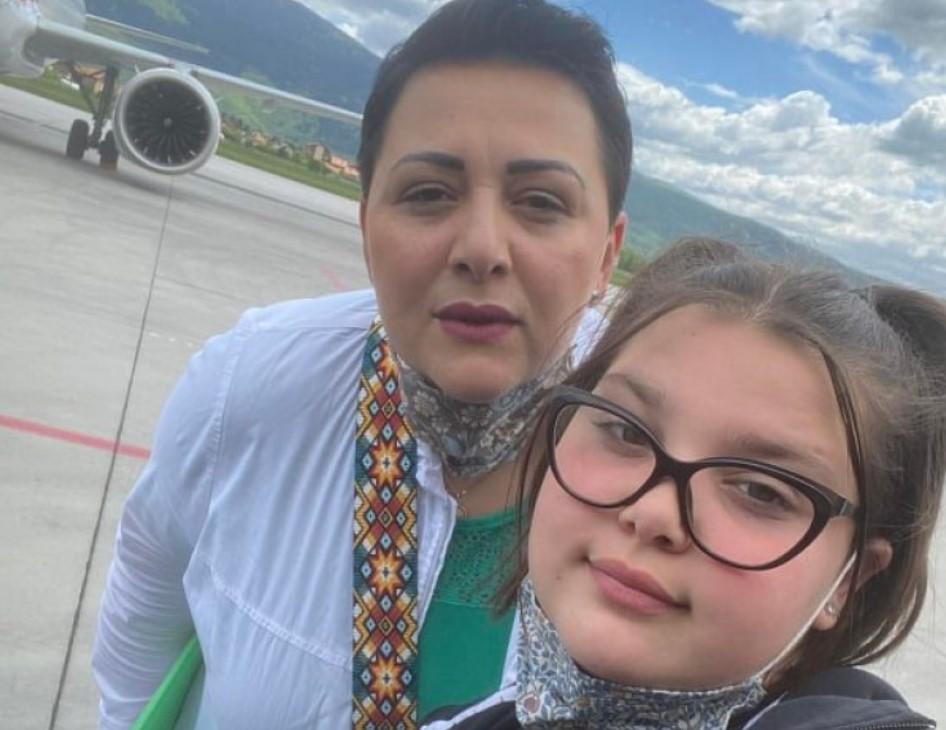 Nadin i Amina Smajlović tokom jednog od odlazaka u Tursku na liječenje - Avaz