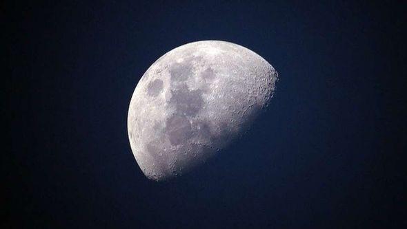 Mjesec Svemir - Avaz