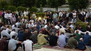 Vjernici ispunili i harem Kajserija džamije u Goraždu