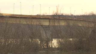 Brod udario u noseći stub mosta na granici Hrvatske i Srbije: Potonulo više od 1.000 tona đubriva