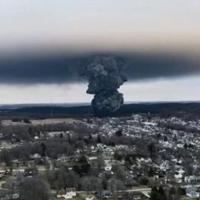 Ekološka katastrofa u SAD: Hemikalije iscurile iz voza i uzrokovale požar