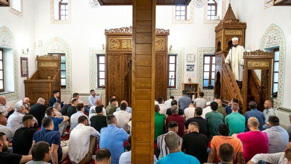 Bajram-namaz klanjan u džamijama širom Crne Gore - Avaz