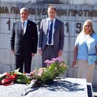 Delegacija Grada Trebinja položila cvijeće na spomenik borcima NOR-a