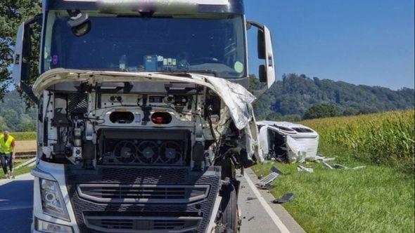 U nesreći je poginuo vozač putničkog vozila (67) iz Njemačke - Avaz