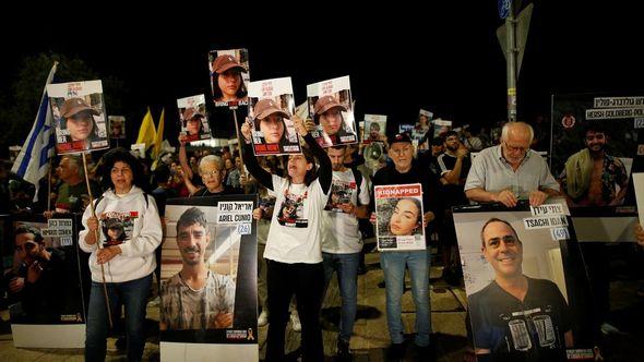 Stotine Izraelaca protestovalo je ispred ureda premijera Benjamina Netanjahua - Avaz