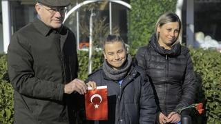 Ambasador Girgin posjetio dječaka koji prodajom čaja pomaže žrtvama zemljotresa u Turskoj