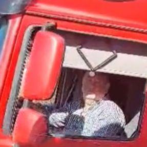 Blizu granice s BiH: Vozača kamiona savladao umor, zaspao u desnoj traci na autoputu!