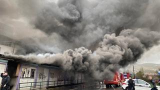 Zbog manjih eksplozija u požaru na Otoci poslane i ekipe Hitne pomoći
