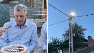 Video / U Ljubetovo stigla ulična rasvjeta, svjetlo upalio gradonačelnik Zenice Fuad Kasumović