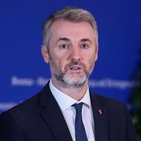 Naša stranka o izjavama Reufa Bajrovića: Nećemo dozvoliti da se Srbima i Hrvatima iz Sarajeva stavljaju mete na čelo
