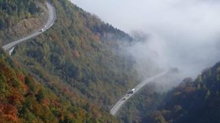 Vozači oprez: Na dionicama u višim planinskim predjelima magla i niska oblačnost