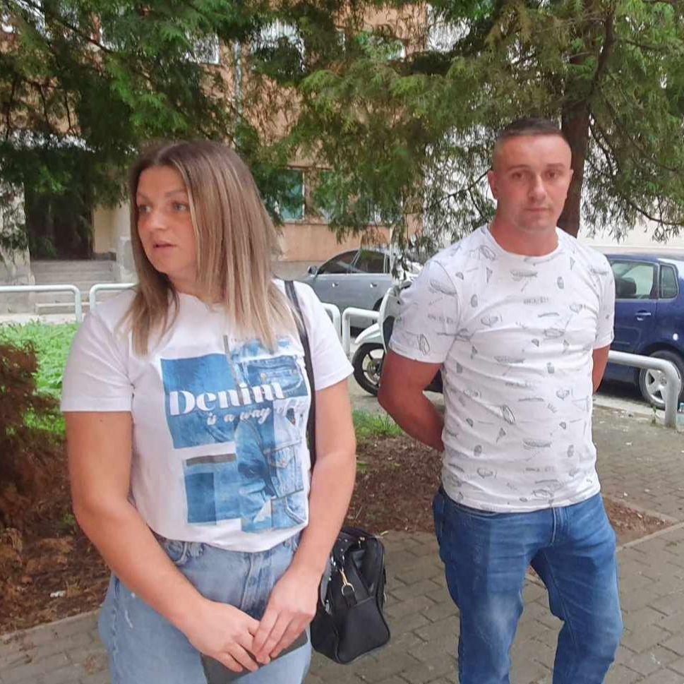 Amila i Muris Gadžun, roditelji preminule djevojčice, nakon početka suđenja: Naša djeca se boje ljekara, strah ih je da će završiti kao Džena
