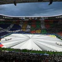 Više od 75.000 navijača istaklo impresivnu koreografiju na otvorenju Evropskog prvenstva