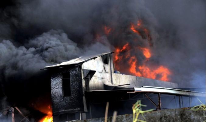 Požar na Korzici prijeti kućama, vatru gase i mještani