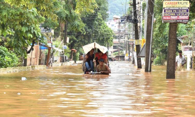 Užas: U monsunskim poplavama 213 mrtvih