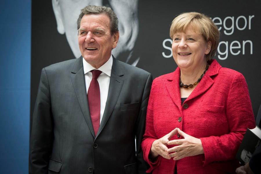 Schroder napao Merkel: Otišla je na odmor...