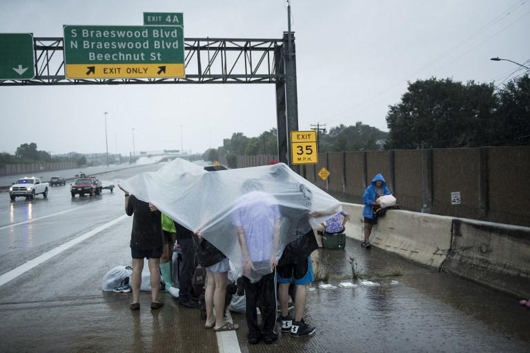 Katastrofalne poplave paralizirale Texas: Kiša neprestano pada, evakuirane desetine hiljada ljudi