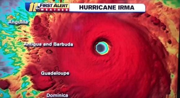 Stižu prvi snimci uragana Irma: Zastrašujući vjetar od 320 km/h, oluja nosi sve pred sobom