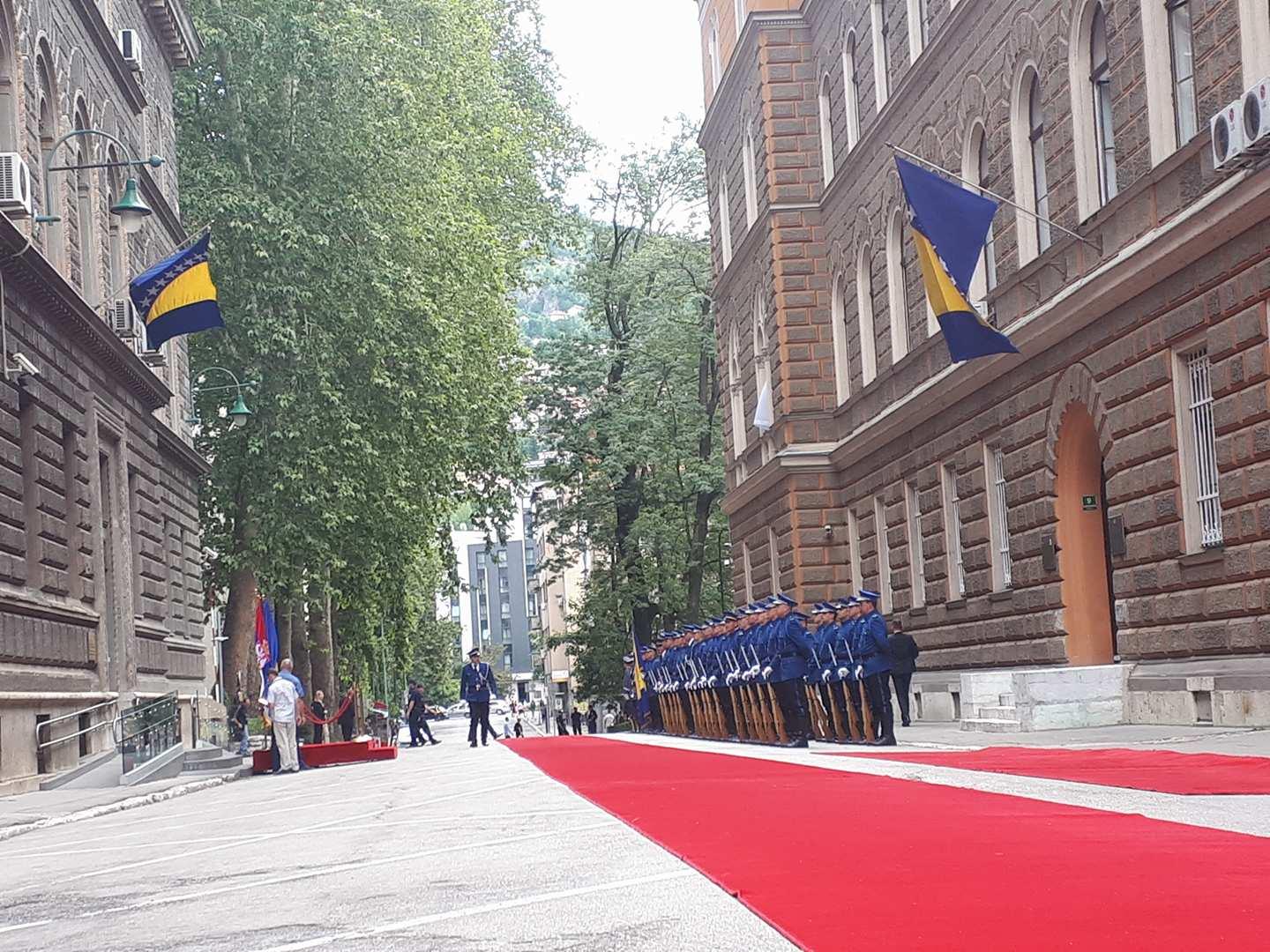 Ispred zgrade Predsjedništva Vučića će dočekati crveni tepih ( A. Durgut/Avaz.ba) - Avaz