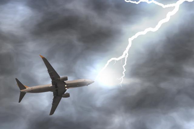 Šta se desi kada munja udari u avion