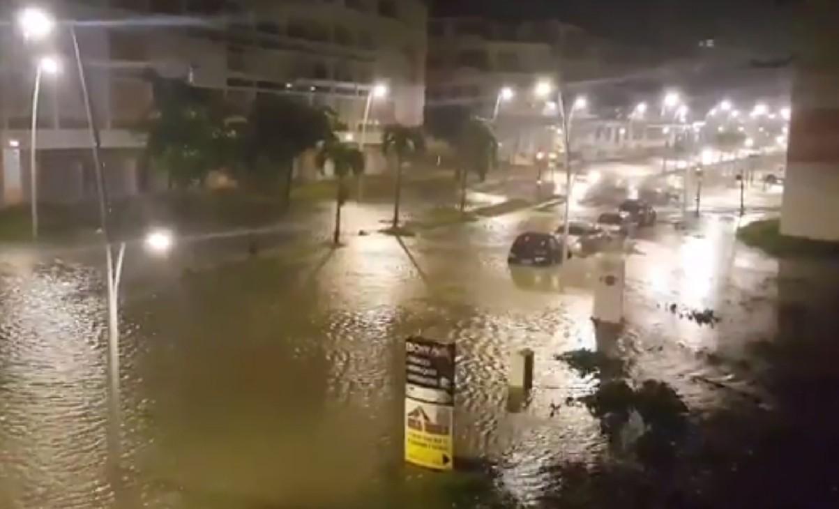 Užas: Uragan "Marija" ojačao na petu kategoriju, pa uništio Dominikanu!