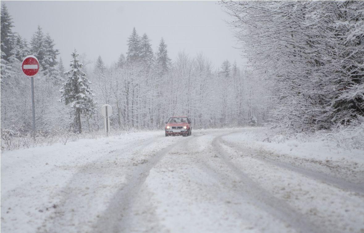 Vozači oprez: Zbog snijega koji pada saobraćaj u BiH se odvija usporeno
