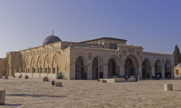 Izraelski doseljenici i obavještajci opet provalili u kompleks džamije al-Aqsa