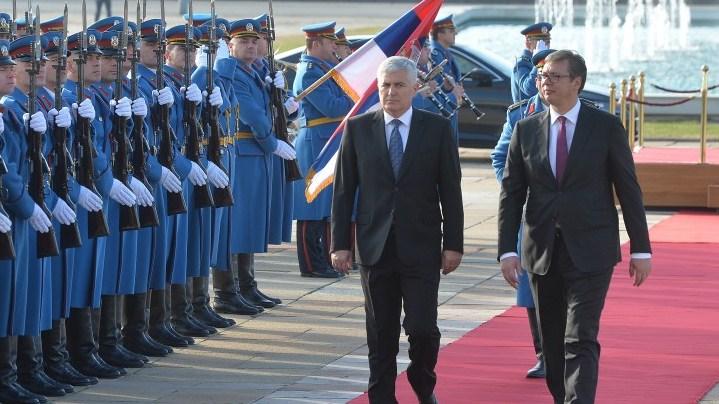 Svečani doček za članove Predsjedništva BiH ispred Palate Srbija, slijede razgovori sa Vučićem