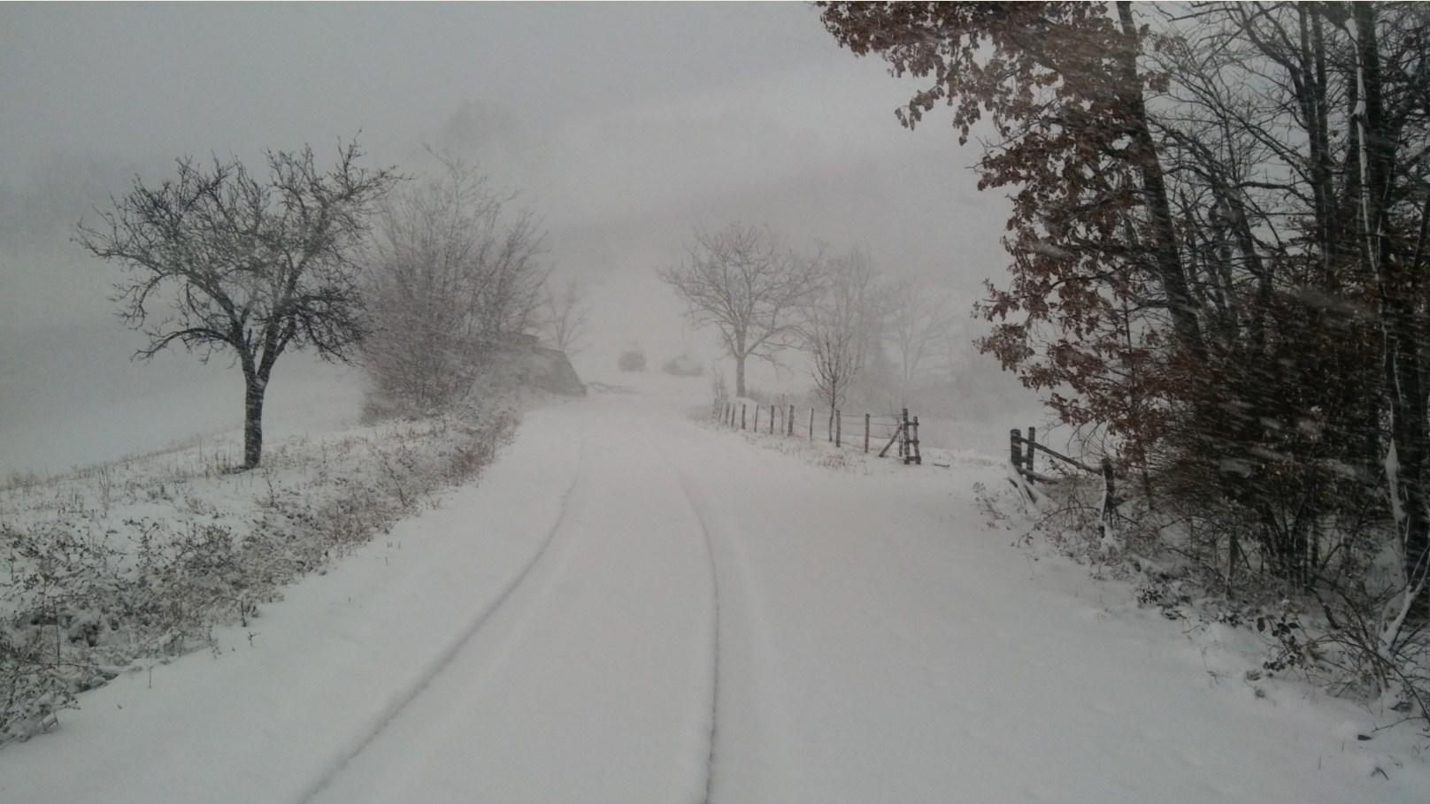 Snijeg okovao sjever Bosne