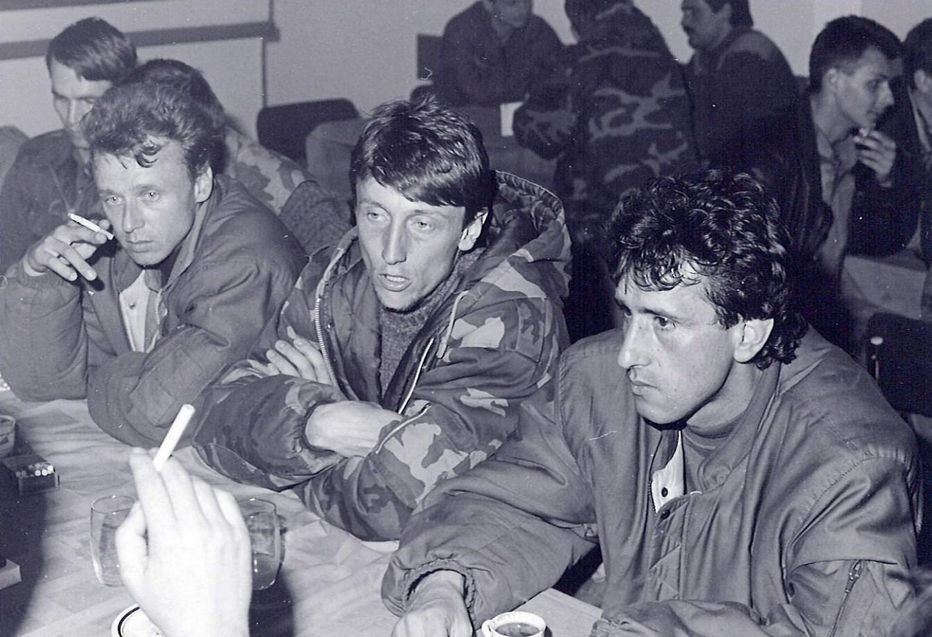 Šarić tokom rata (u sredini): Niko nam nije davao ni jedan posto šanse da ćemo uspješno obaviti zadatak - Avaz