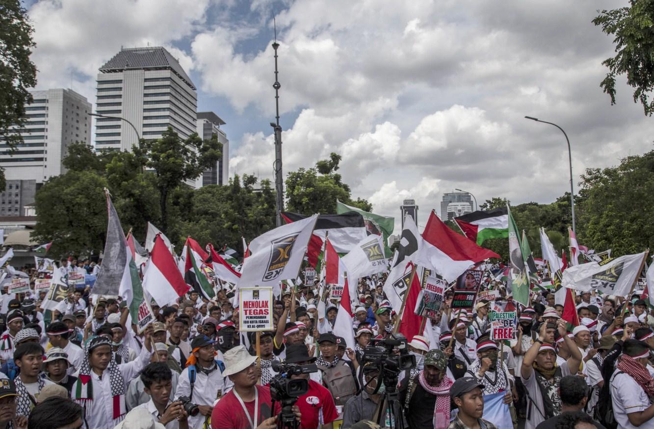 Protesti i u Džakarti: "Ambasado SAD, gubi se"
