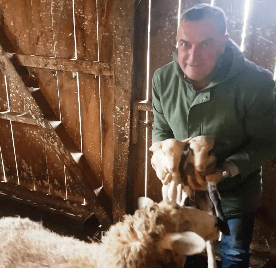 Karapetrović: Zaljubljenik u ovčarstvo - Avaz