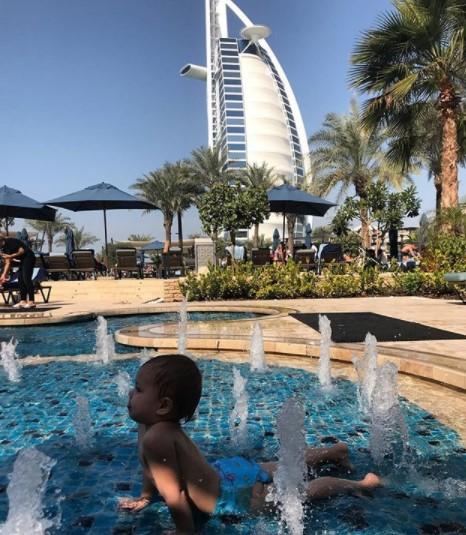 Una Džeko uživa u bazenu pored poznatog hotela "Burj Khalifa" - Avaz