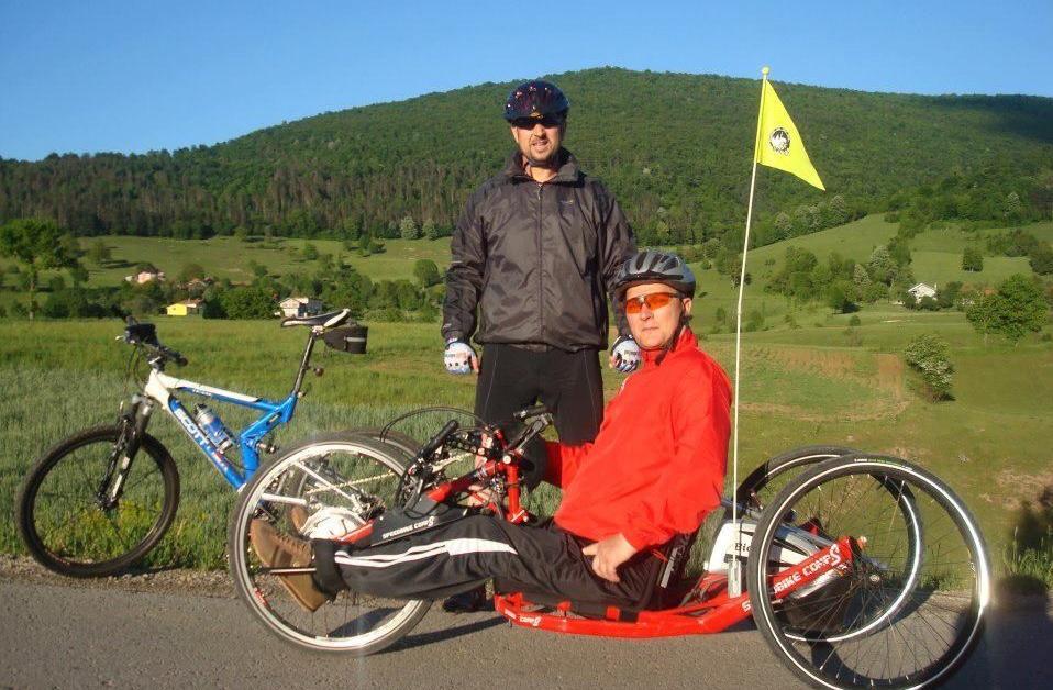 Cazinjaninu Šefiku Čizmiću invalidska kolica nisu prepreka da bude aktivan u čak osam sportova