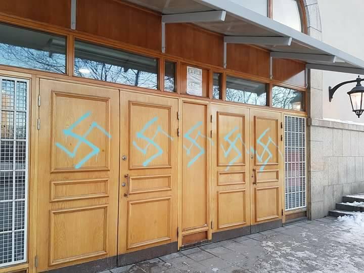 Džamija u Štokholmu ponovo na udaru: Na vratima iscrtani kukasti krstovi, Islamskom centru nije dozvoljeno postavljanje kamera