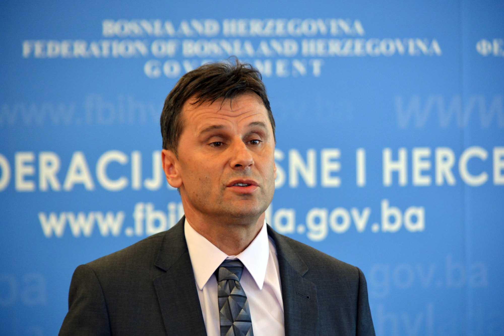 Novalić odgovorio Bajramoviću: Politizacija neće pomoći radnicima "Željezare"