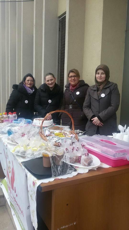 U radnji "Dobre volje" održan humanitarni bazar : Prodajom slatkih i slanih delicija pune kasu