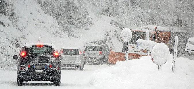 I Makedonija prekrivena snijegom, otežan saobraćaj na većini putnih pravaca