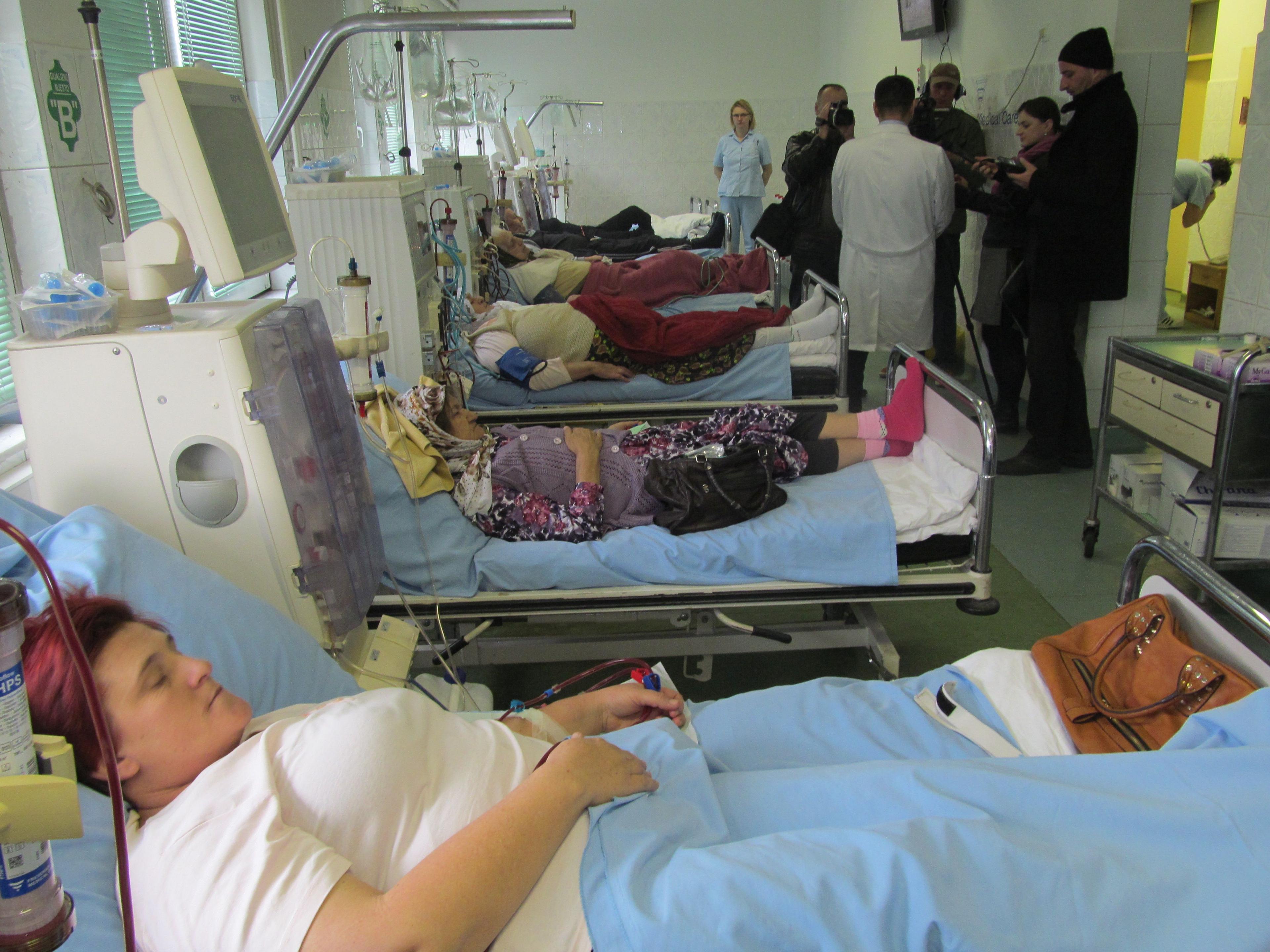 Bubrežni bolesnici iz Gračanice: Nadamo se da naši životi jednog dana neće ovisiti o aparatima