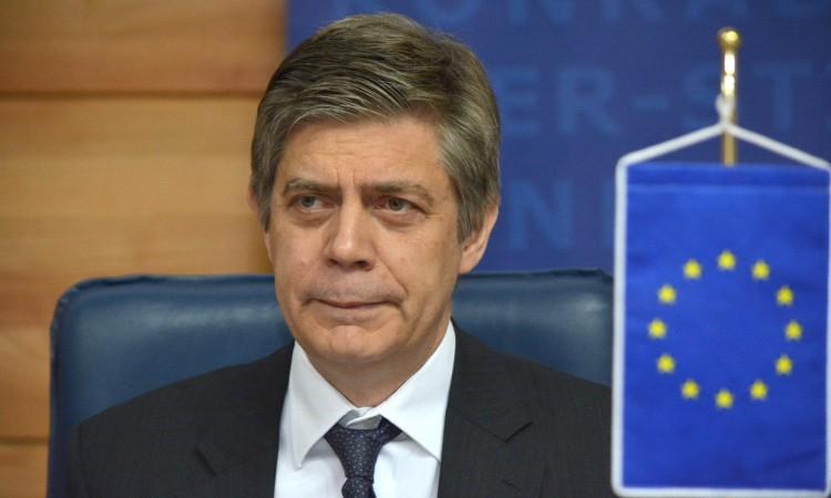 Vigemark uručuje Bevandi izvještaj EU o napretku za BiH