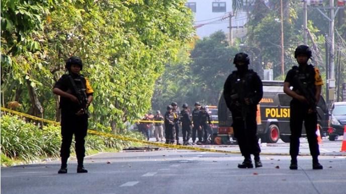 Novi bombaški napad u Indoneziji, raznio se na motoru i ubio nekoliko policajaca