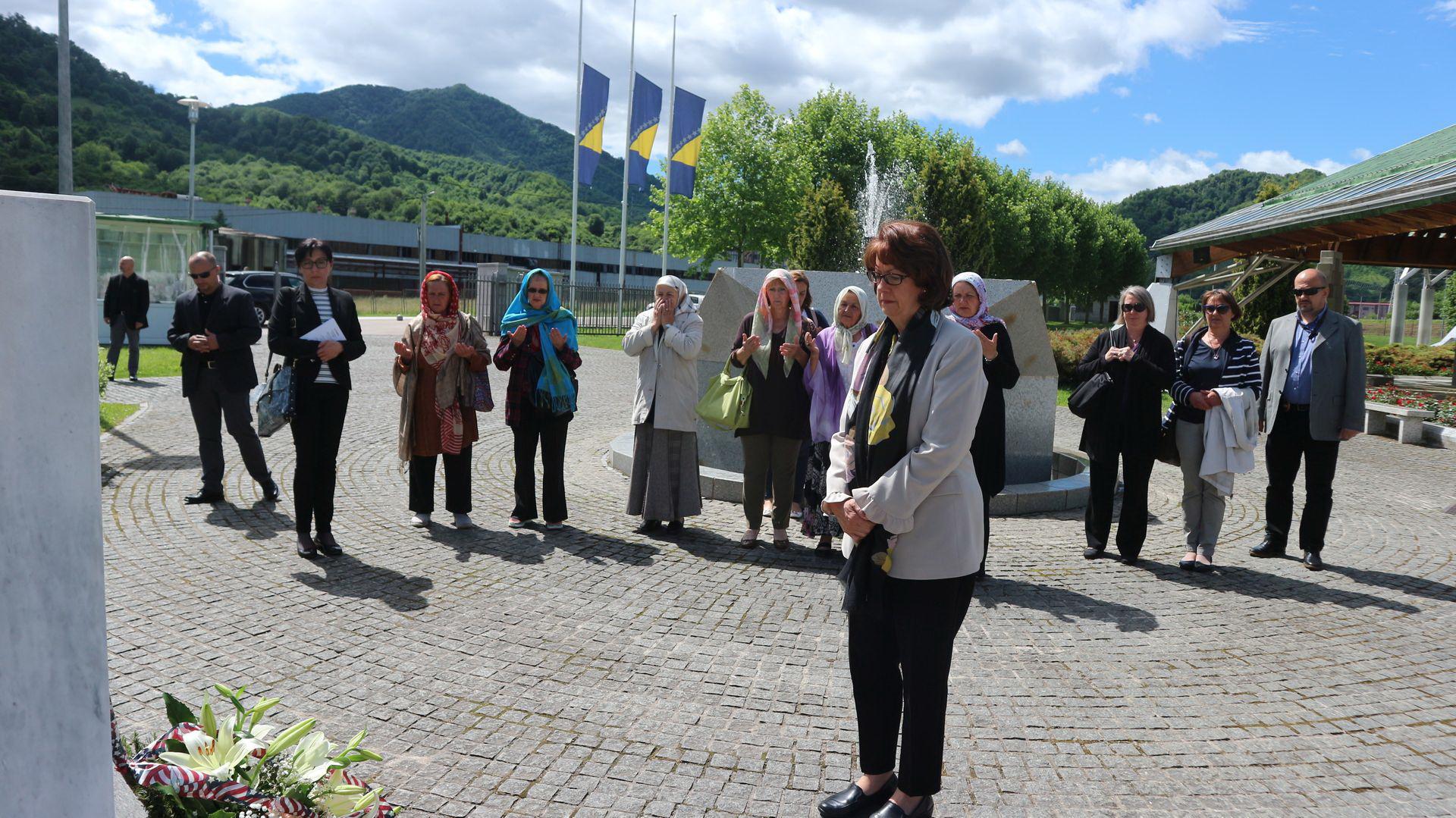 Ambasadorica Kormak odala počast žrtvama genocida u Srebrenici