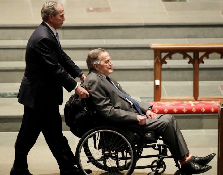 Džordž Buš stariji ponovo završio u bolnici