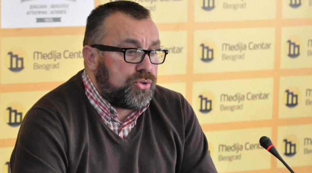 Novinar Stefan Cvetković tvrdi da je pucano na njegov automobil
