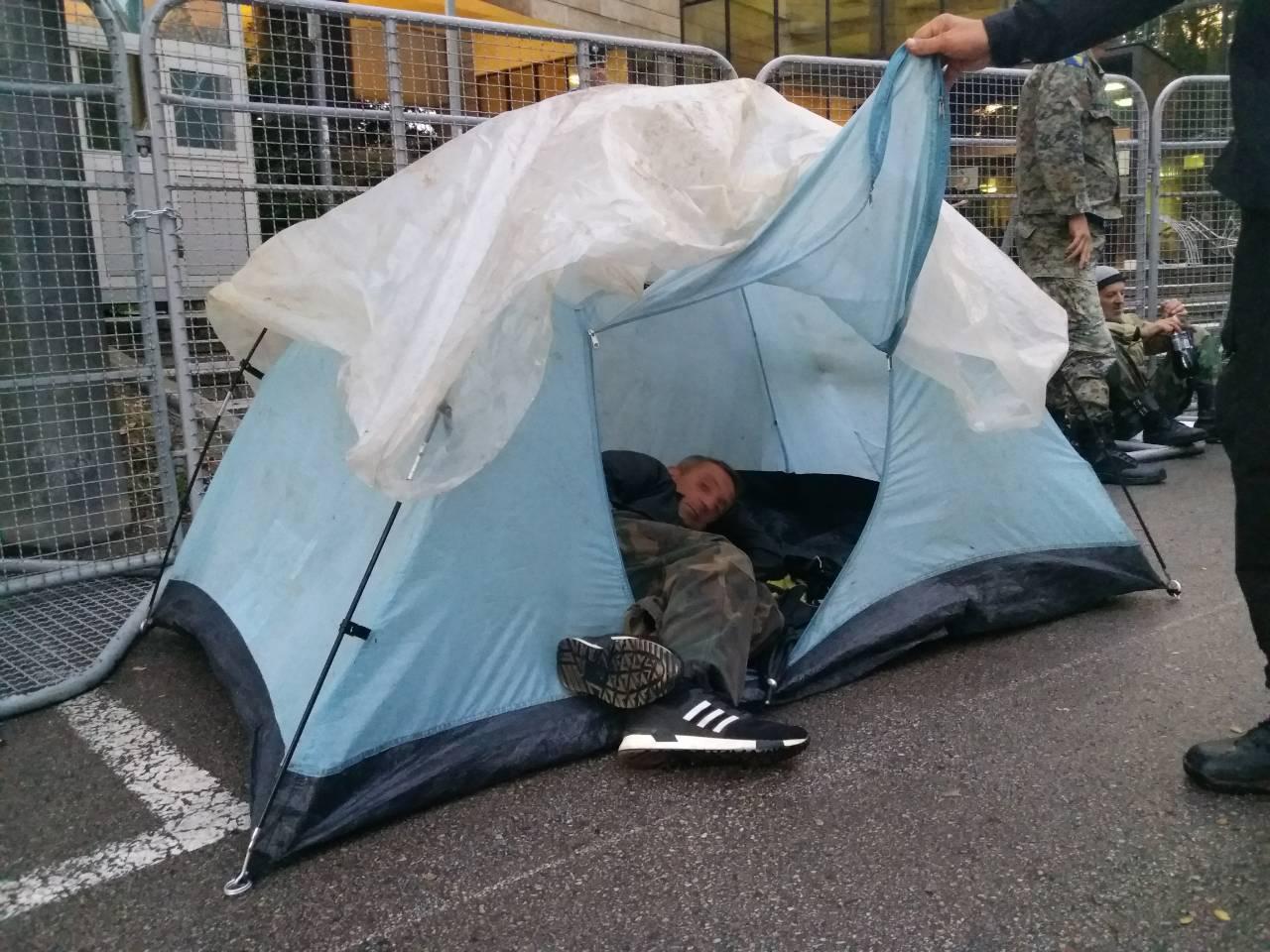Demobilisani borci postavili šatore ispred zgrade Parlamenta FBiH