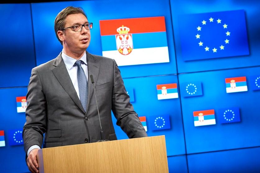 Brisel kritizira Vučića zbog pohvala Miloševiću