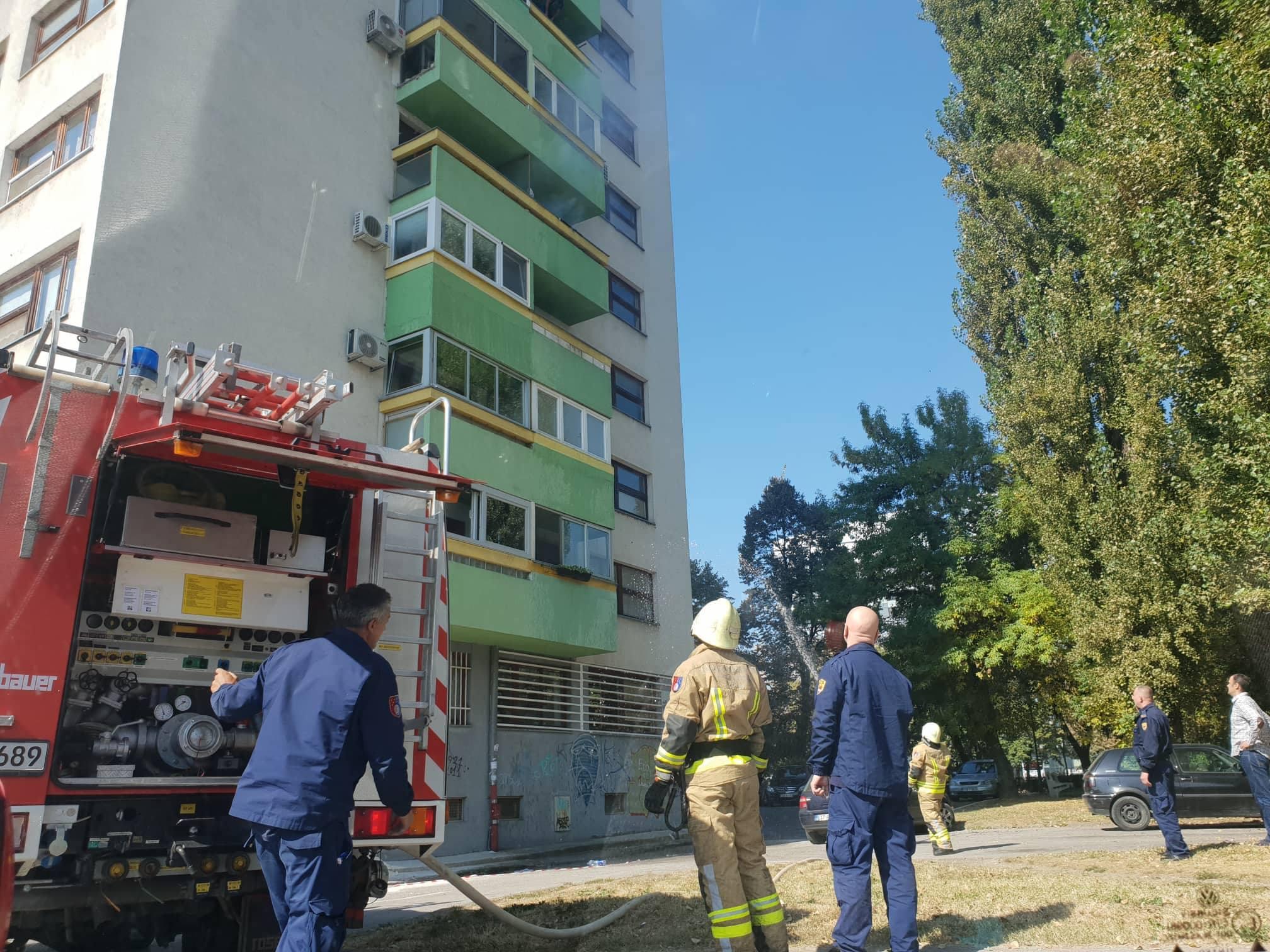 Zapalio se balkon na četvrtom spratu zgrade na Grbavici