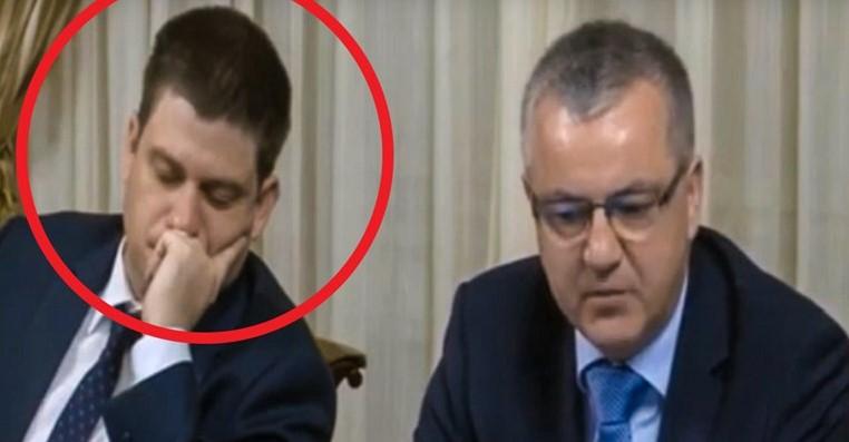 Hrvatski ministar saobraćaja Oleg Butković iskoristio trenutak da odspava na sjednici Vlade
